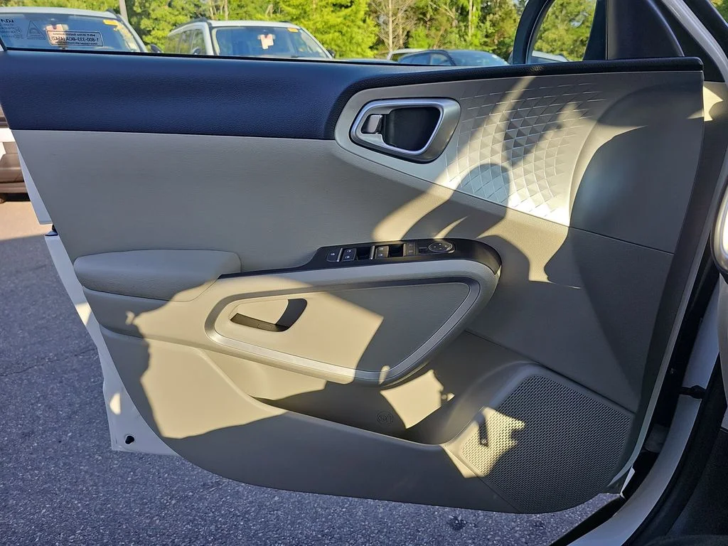 Used 2025 White Kia LX image 26