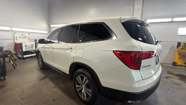 Used 2017 White Honda EX-L image 3