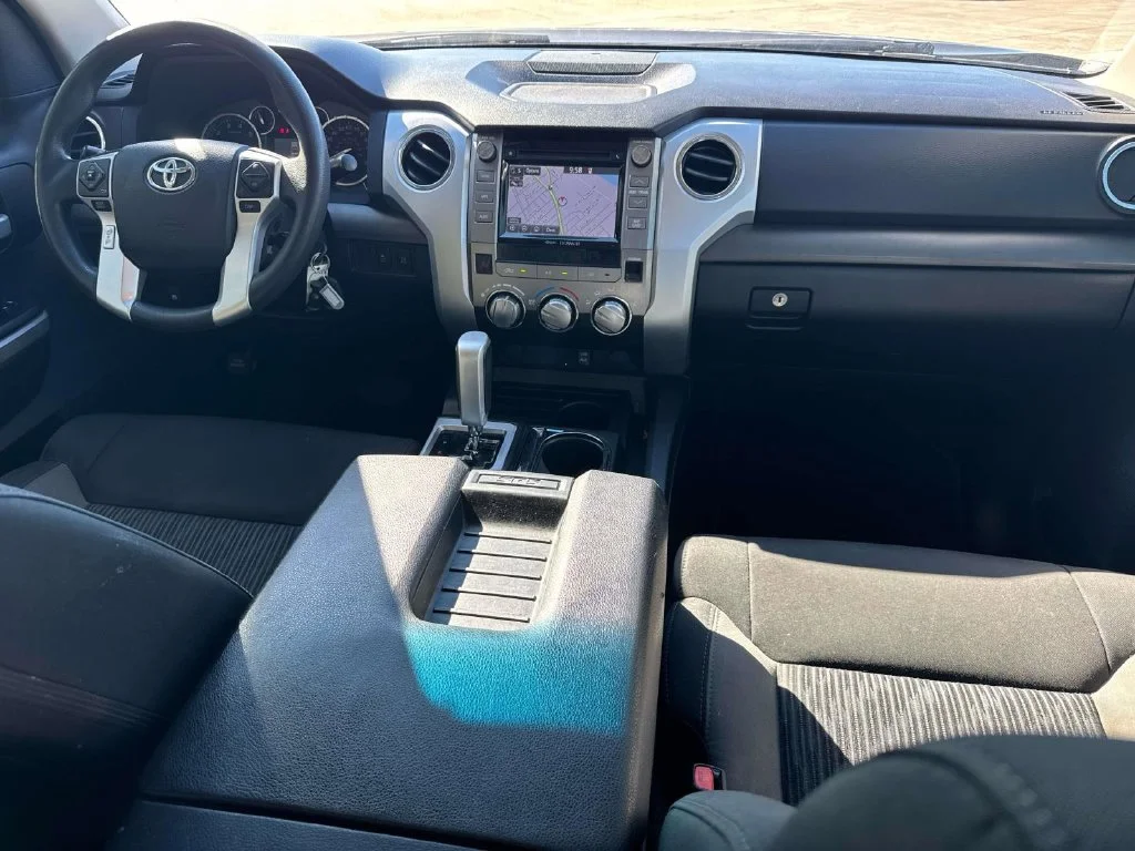 Used 2015 Gray Toyota SR5 image 22