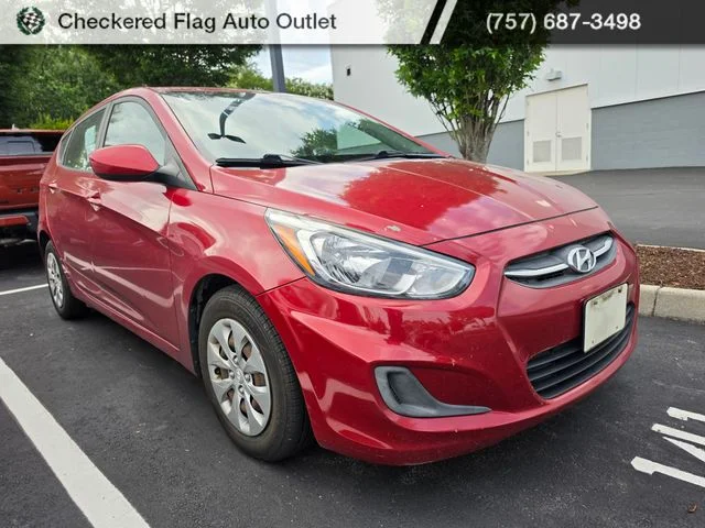 Used 2017 Pulse Red Hyundai SE image 3