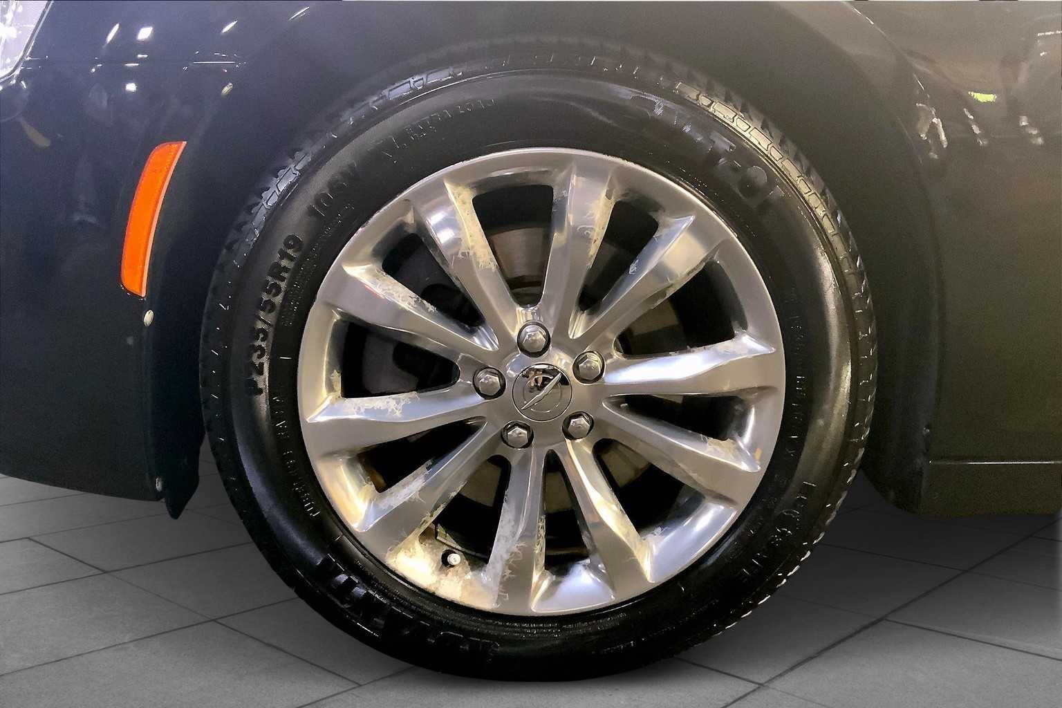Used 2018 Gloss Black Chrysler Limited image 11