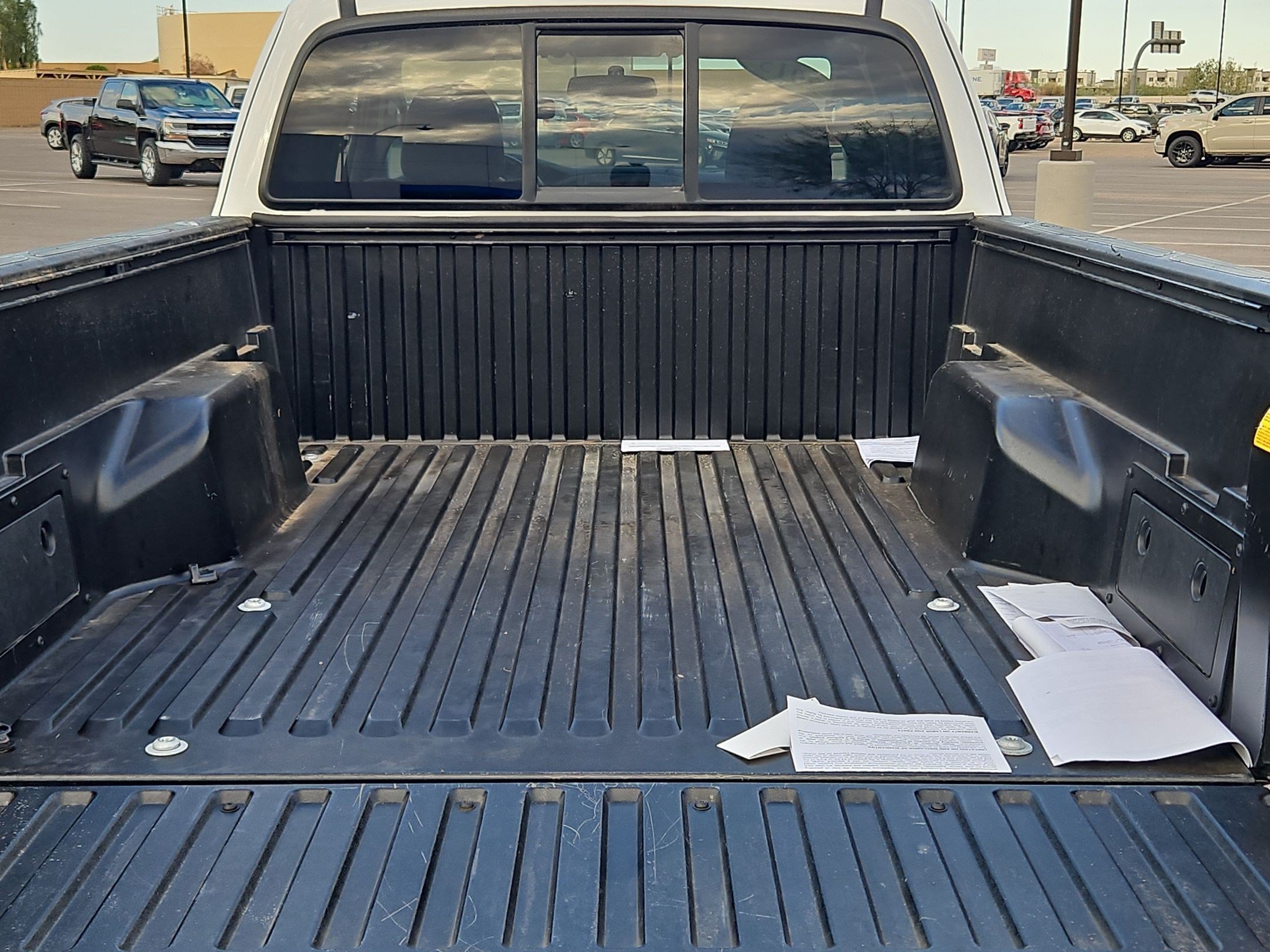 Used 2015 White Toyota BASE image 29