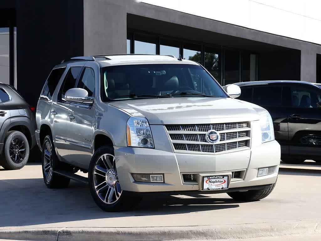 Used 2013 Cadillac Escalade Premium with VIN 1GYS4CEF6DR239804 for sale in Naperville, IL