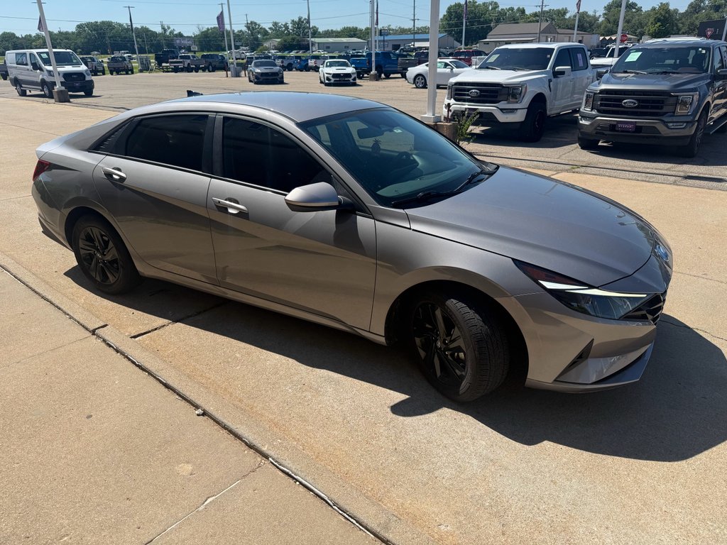 Used 2023 Fluid Metal Hyundai Blue image 4