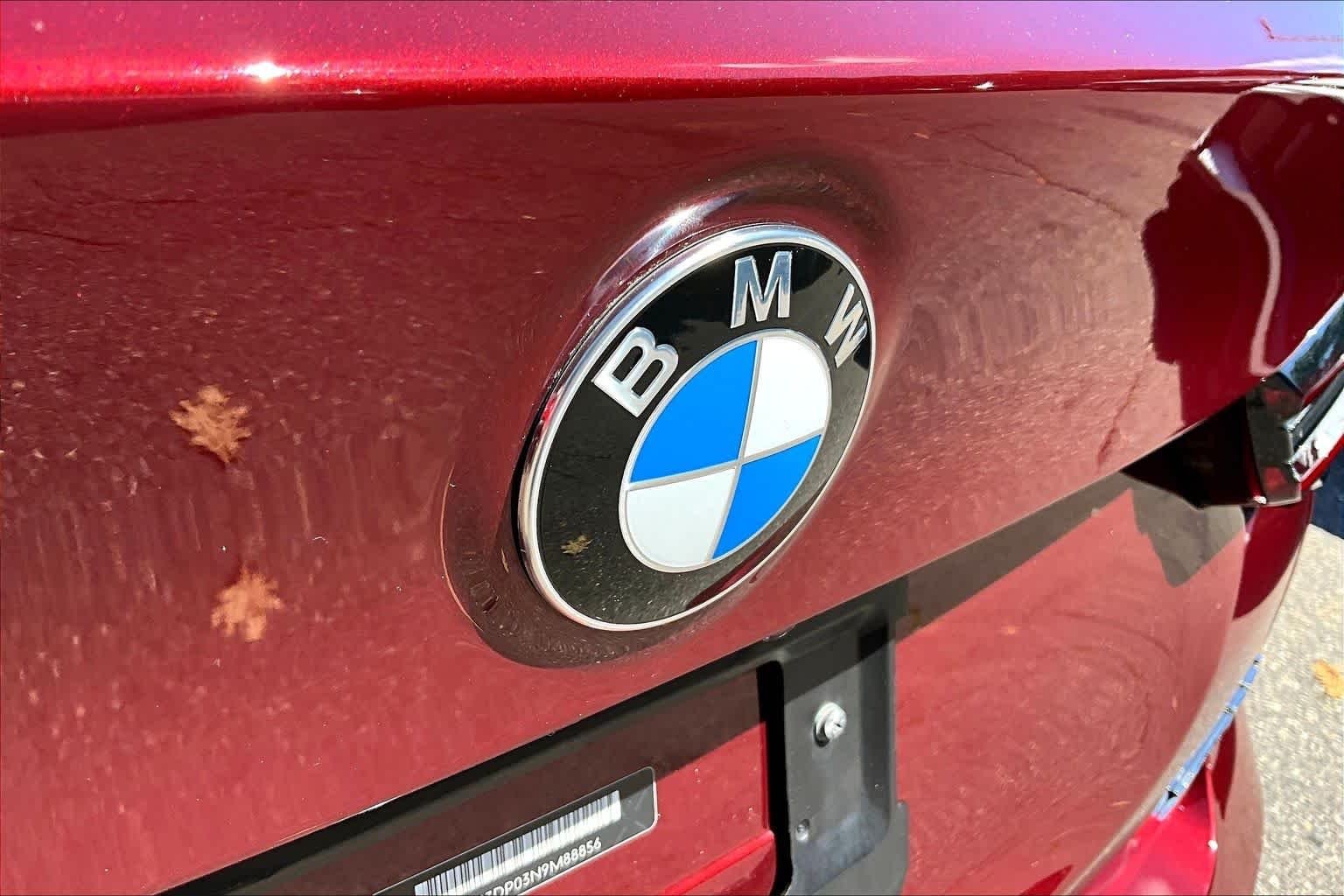 Used 2022 Aventurin Red Metallic BMW xDrive30i image 30