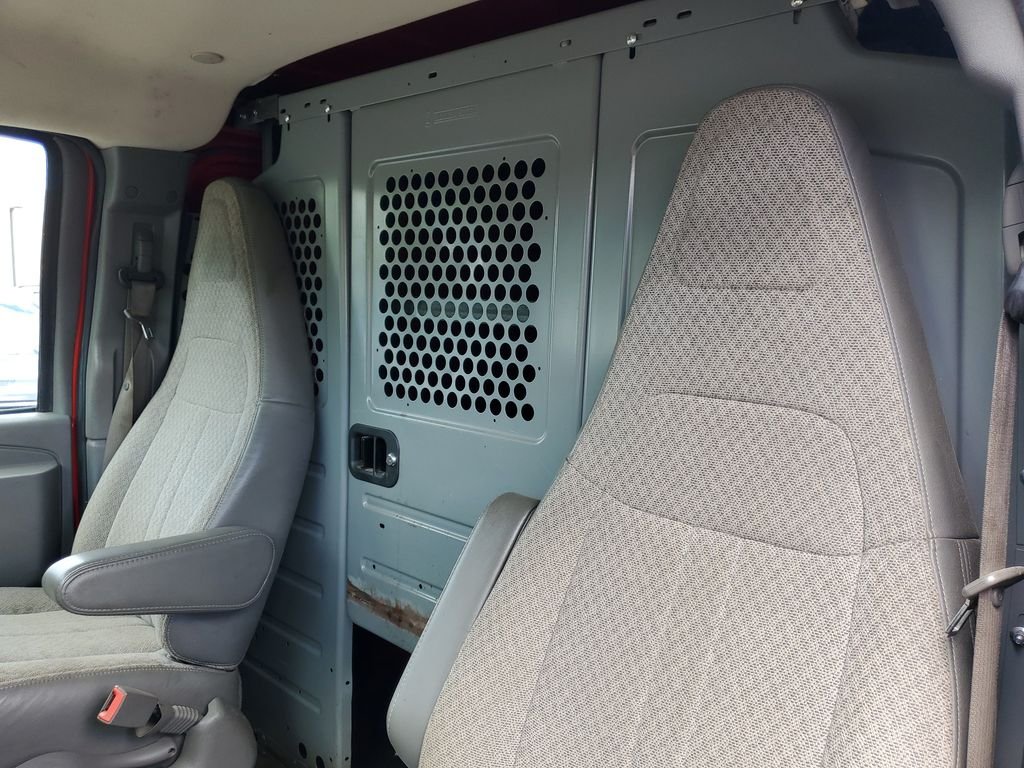 Used 2019 Cardinal Red GMC Work Van image 10