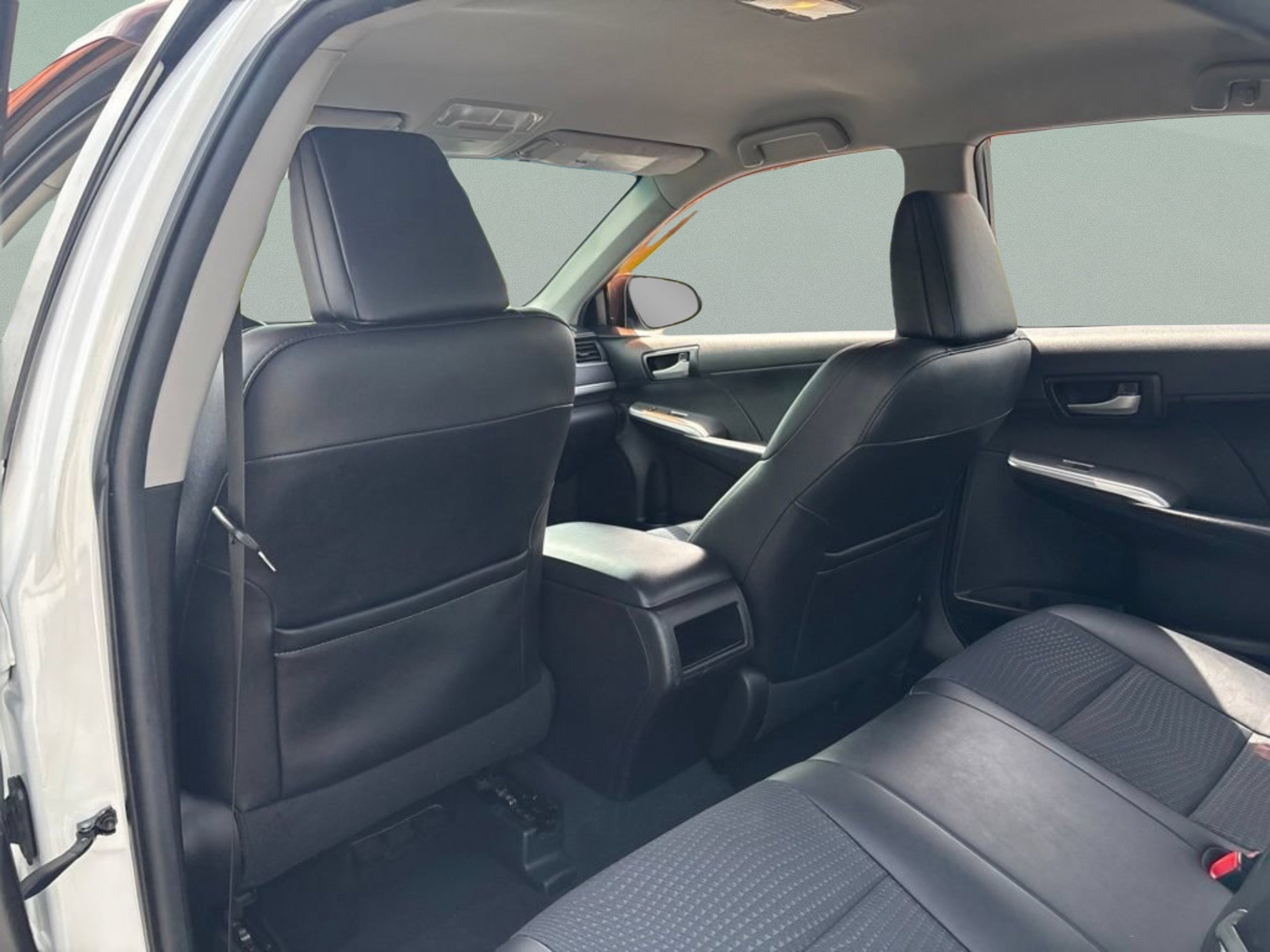 Used 2014 Super White Toyota SE image 21