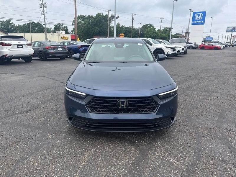 Used 2023  Honda EX image 2
