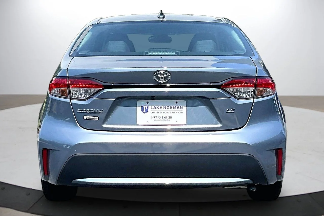 Certified Used 2021  Toyota LE image 8