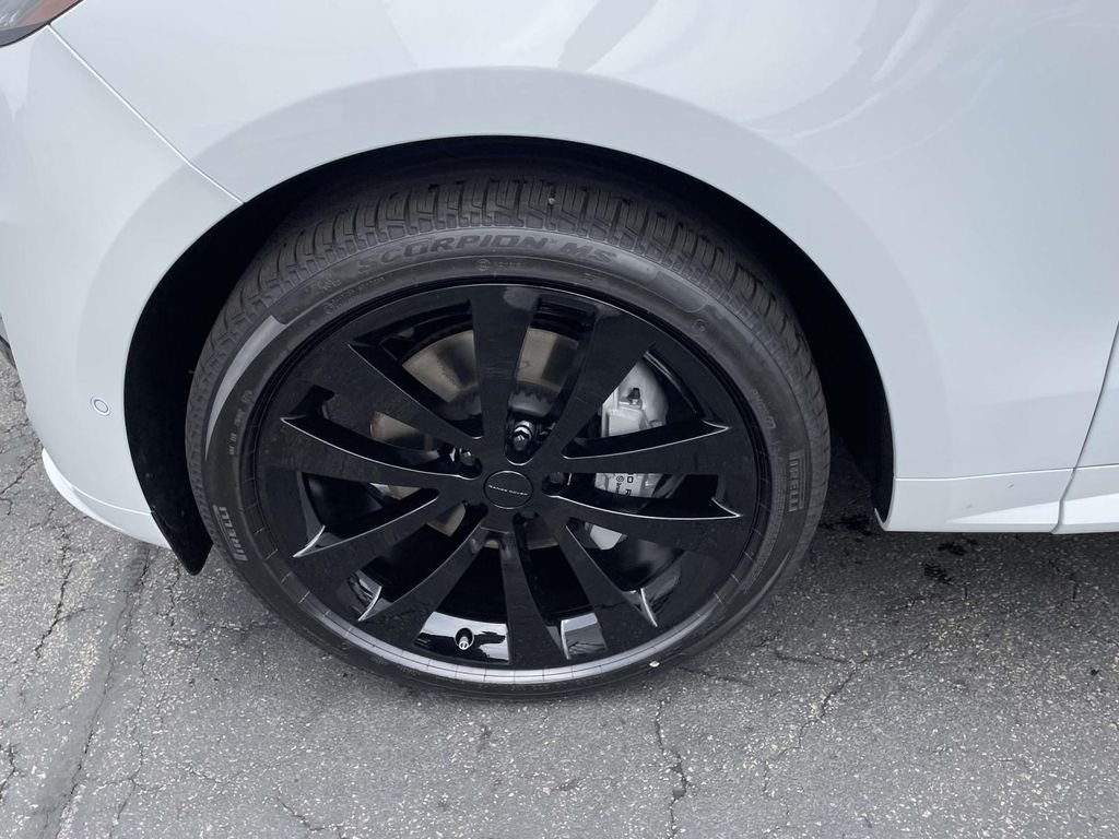 New 2026 Fuji White Land Rover Dynamic SE image 12