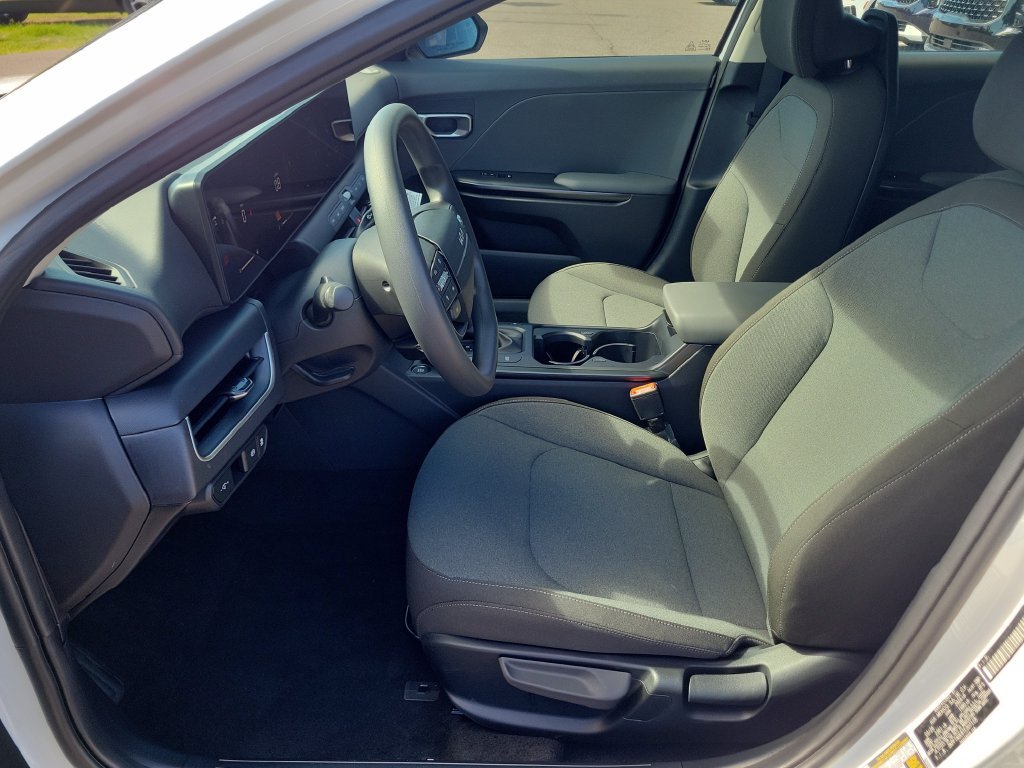 New 2026 Snow White Pearl Kia LXS image 20