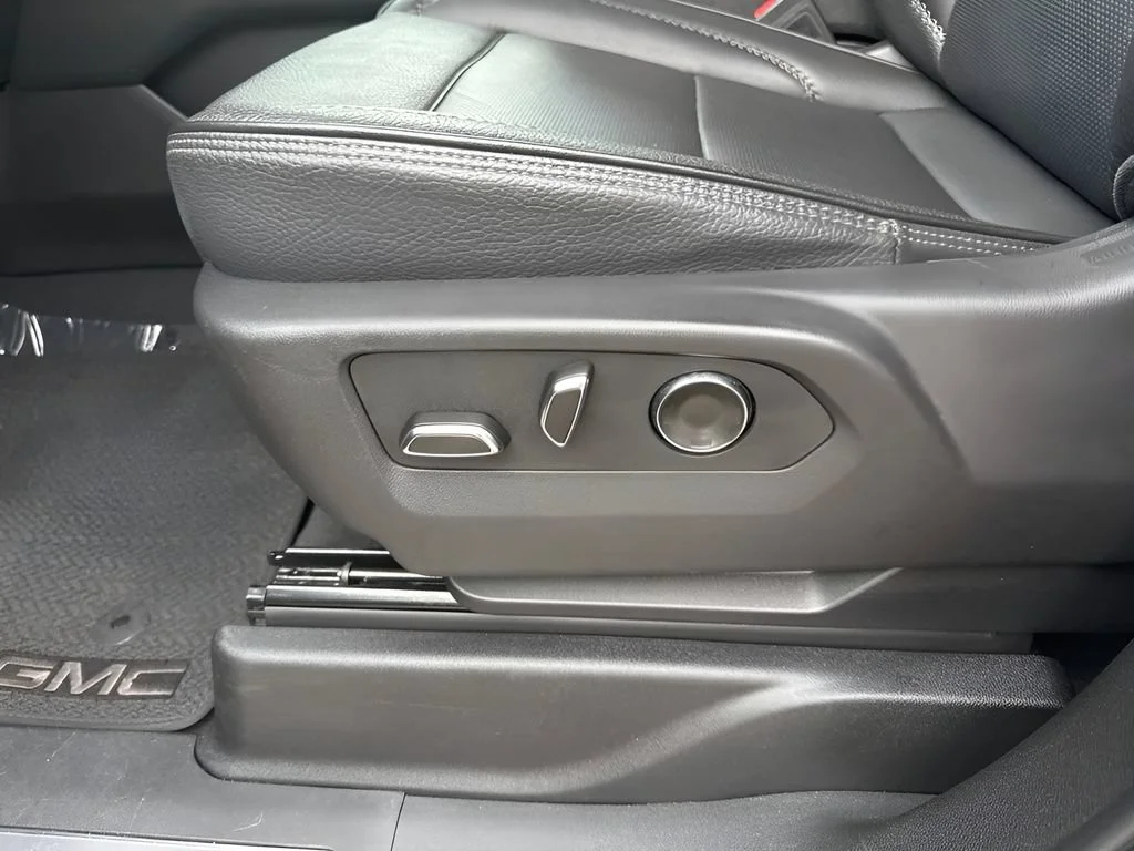 Used 2025 Sterling Metallic GMC Denali image 10