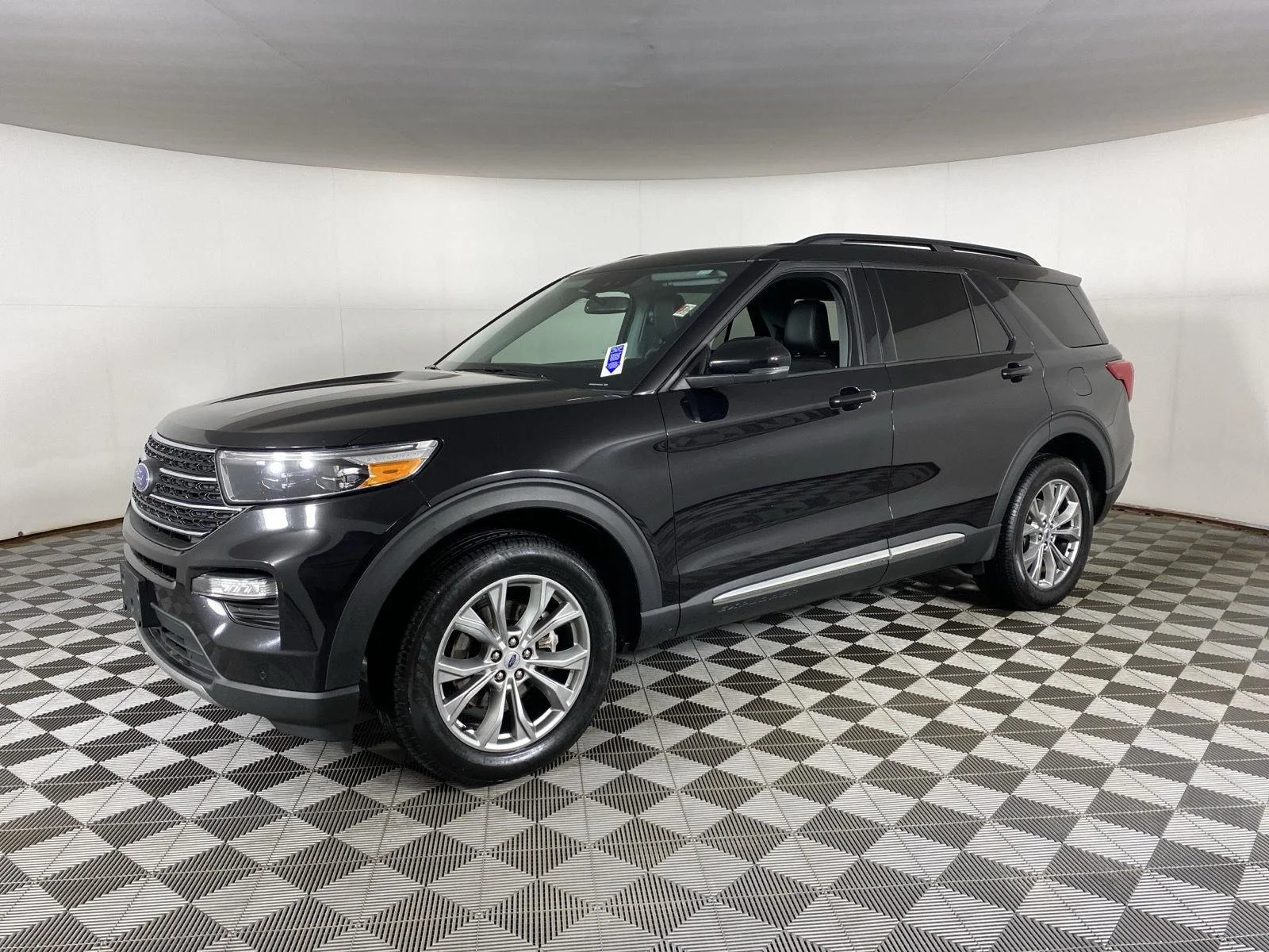 Used 2023 Agate Black Metallic Ford XLT image 6