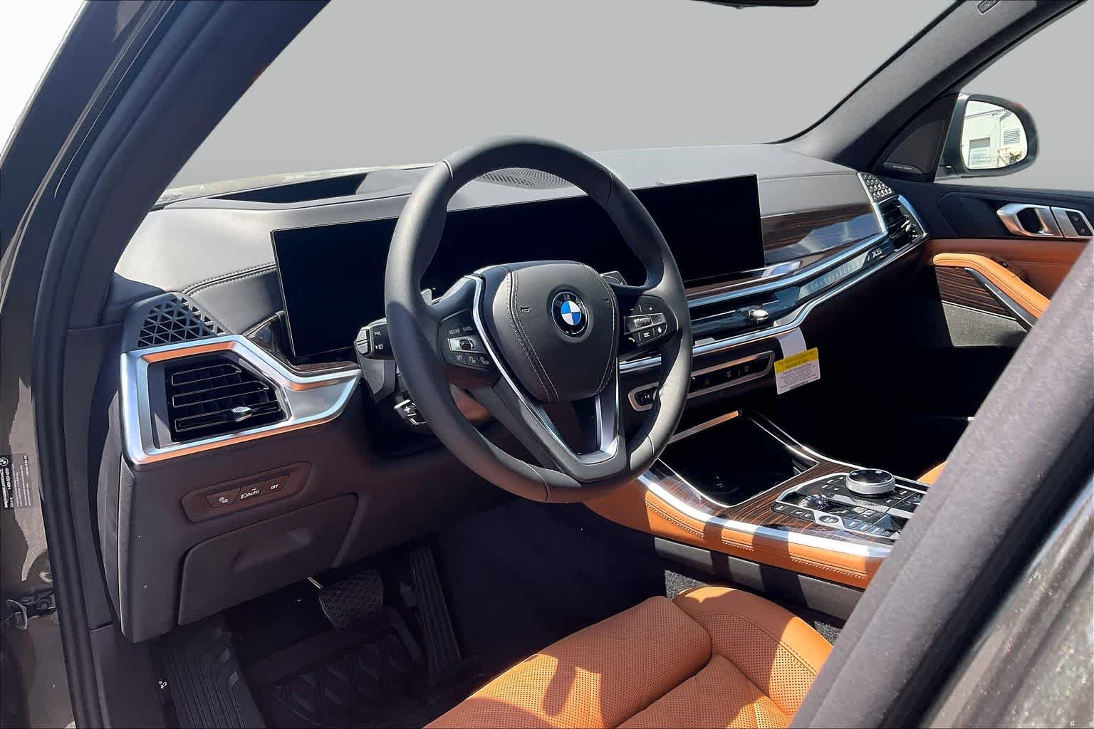 Used 2026 Manhattan Green Metallic BMW xDrive50e image 9