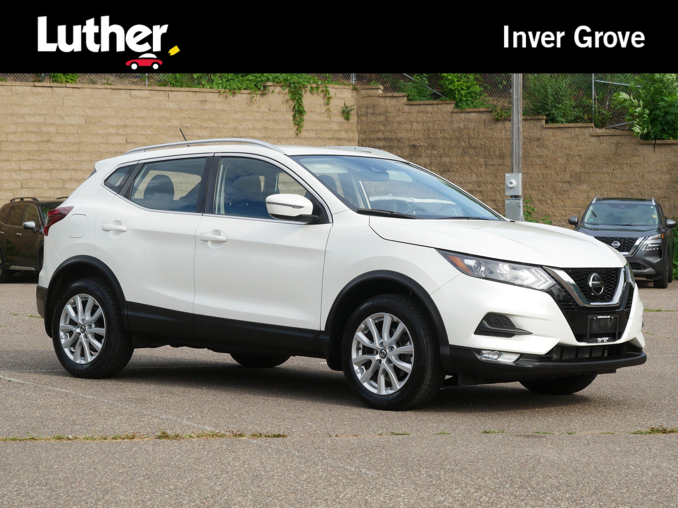 Certified Used 2022 Pearl White Tricoat Nissan SV image 1