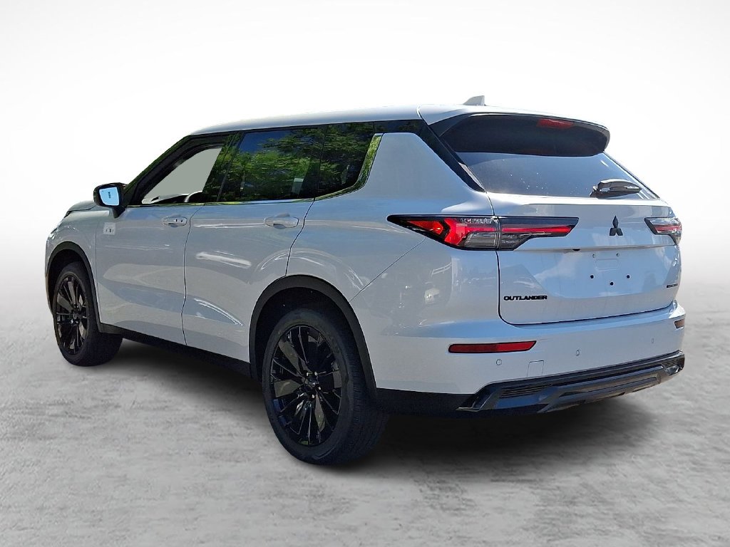 New 2026 White Mitsubishi LE 1.5T S-AWC image 3