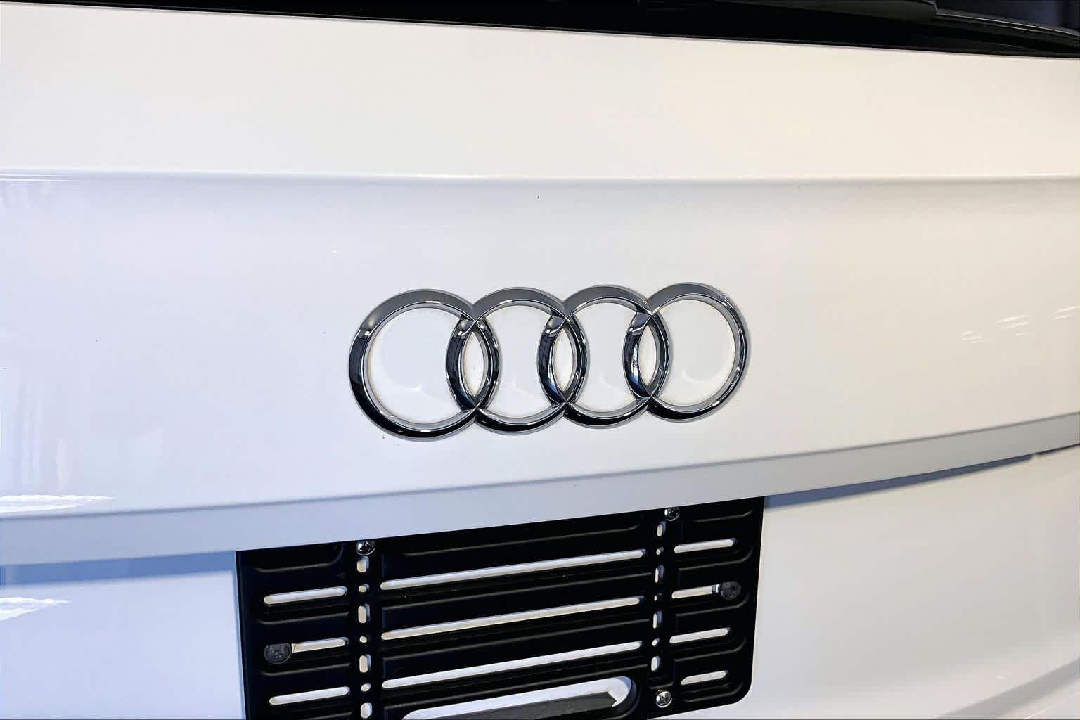 Used 2018 Ibis White Audi Prestige image 33