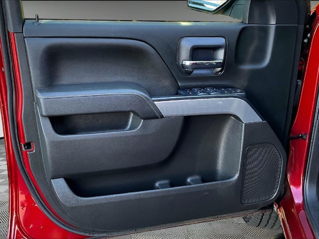 Used 2018 Red Chevrolet LT image 9