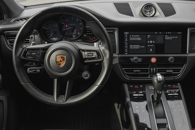 2023 Porsche Macan T photo 3