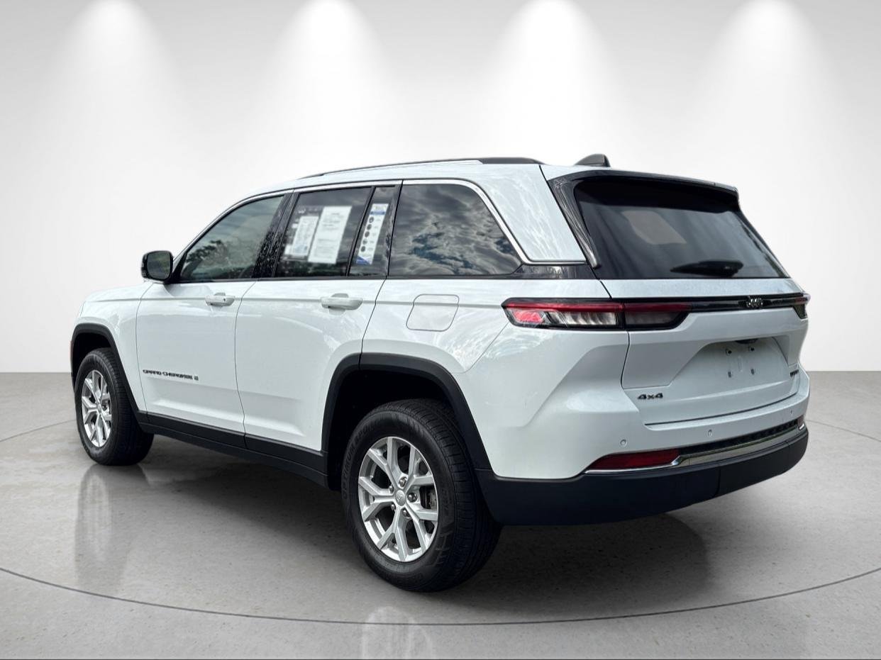Used 2023 Bright White Clearcoat Jeep Limited image 3