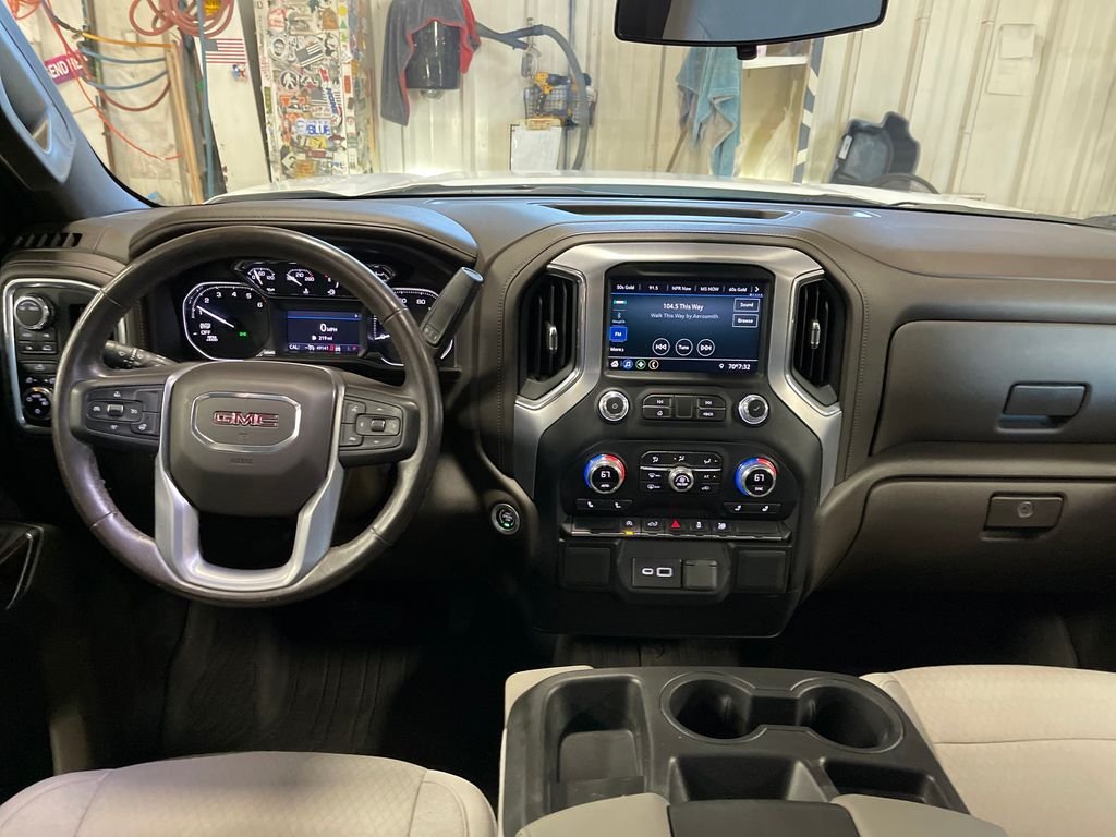 Used 2022 White GMC SLE image 18