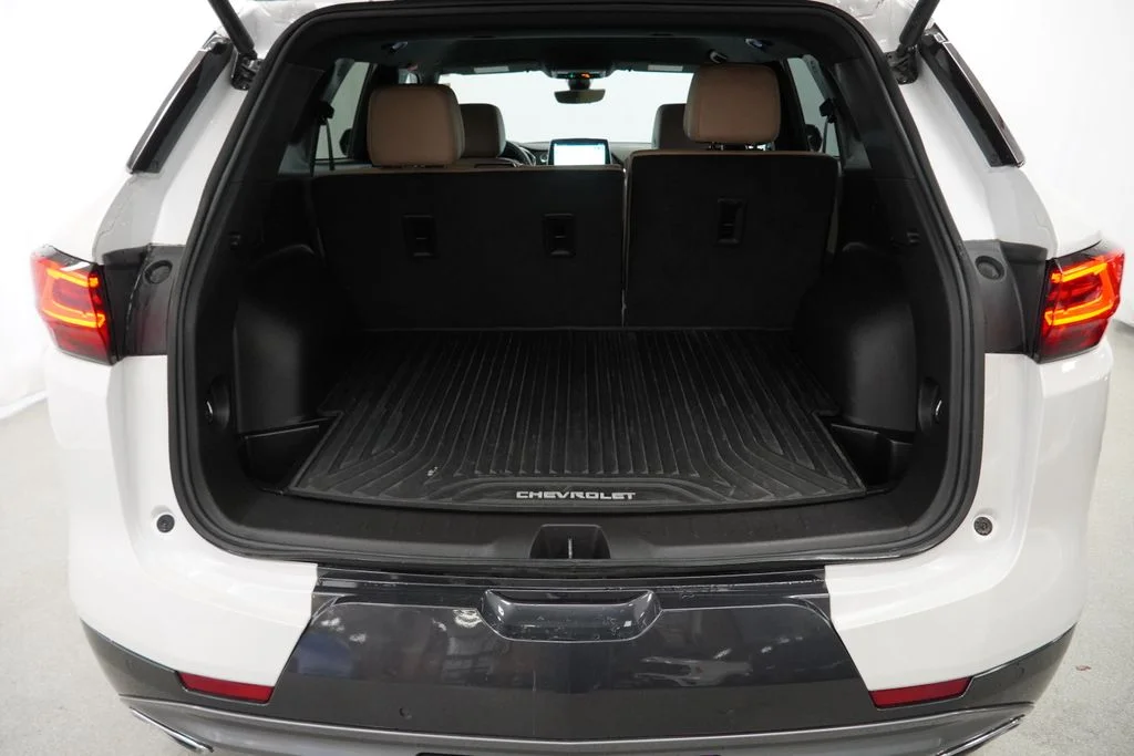 Used 2025 Beige Chevrolet Premier image 24
