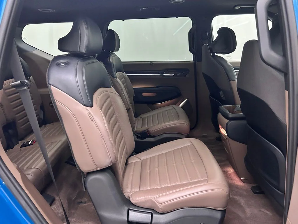 Used 2024 Blue Kia Land image 17