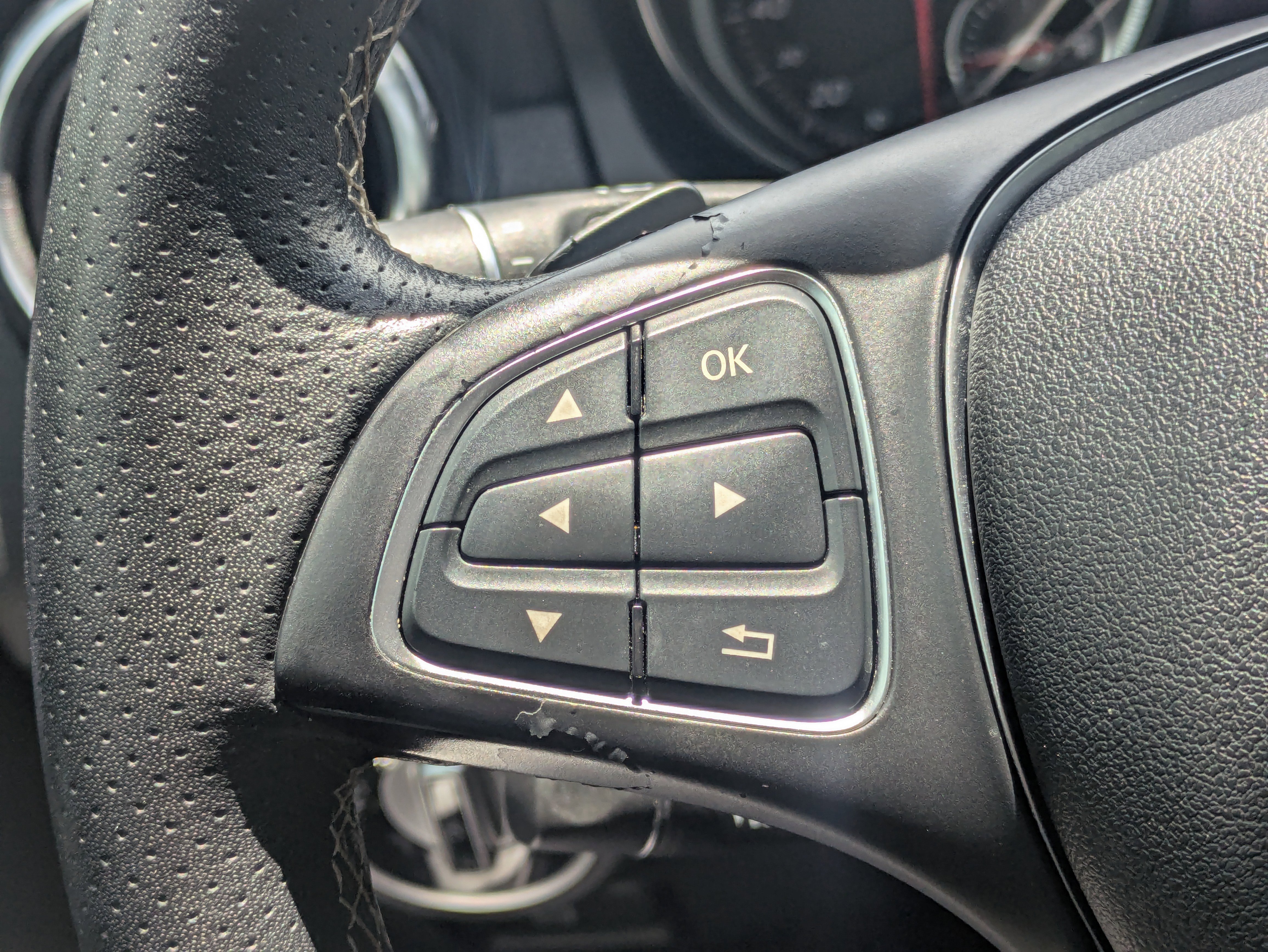 Used 2018 Night Black Mercedes-Benz GLA 250 image 23