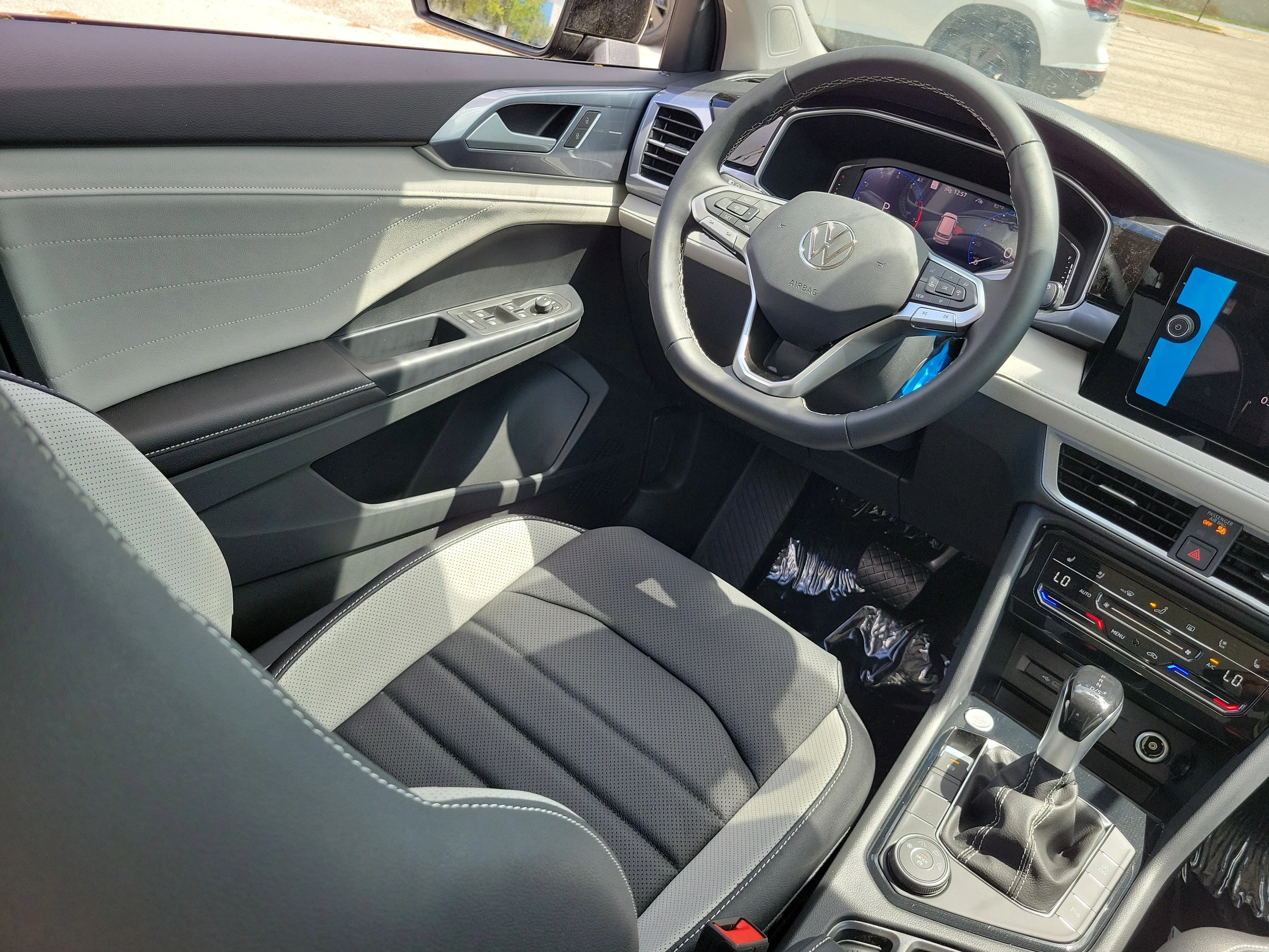New 2026 Black Volkswagen 1.5T SEL image 3