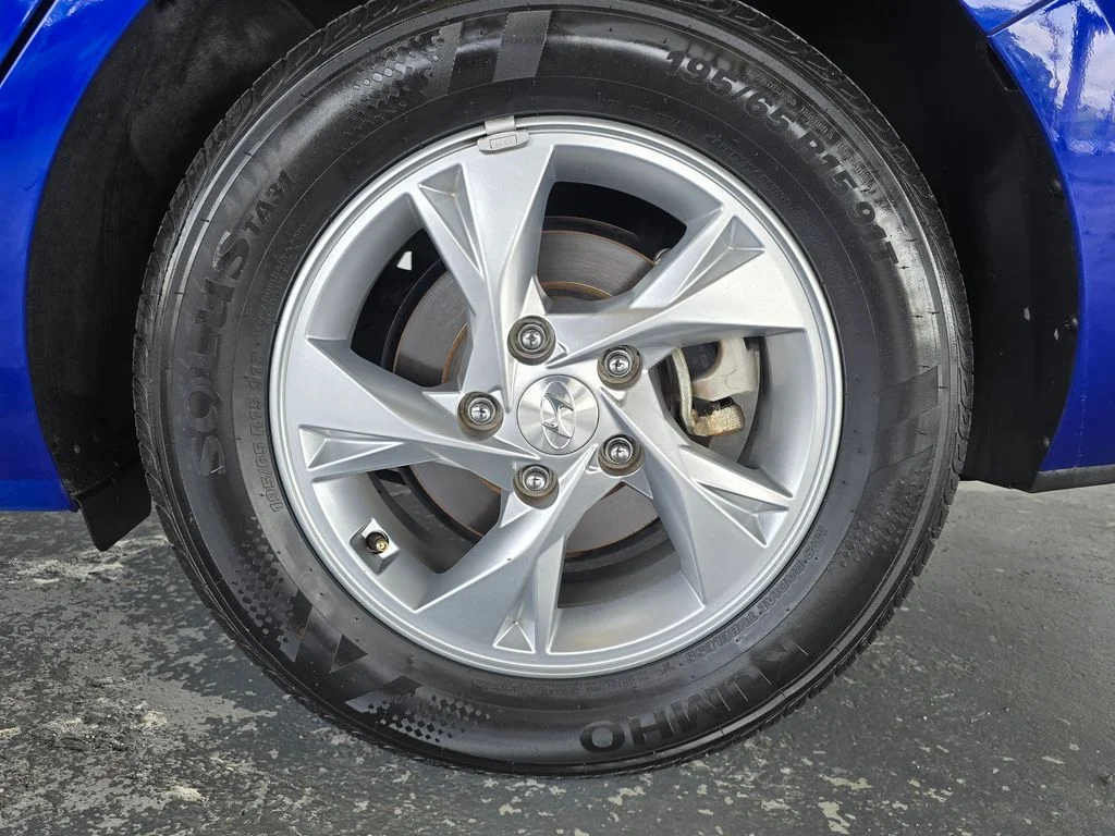 Used 2021 Blue Hyundai SE image 43