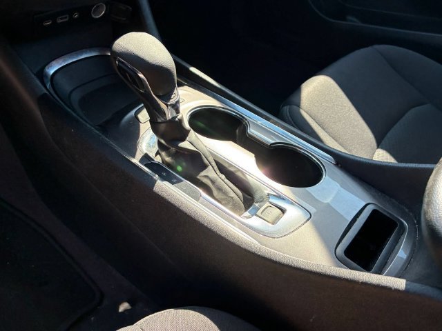 Used 2025 White Chevrolet LT image 17