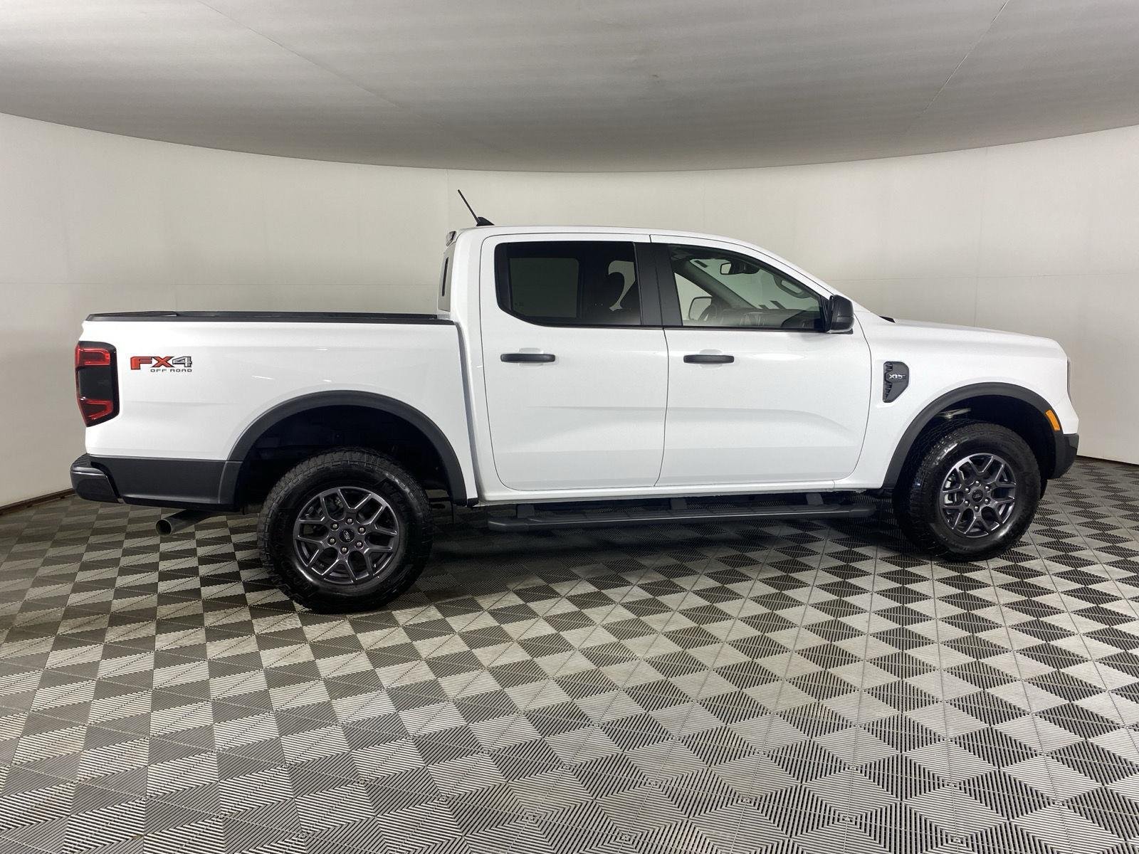 Used 2025 Oxford White Ford XLT image 11