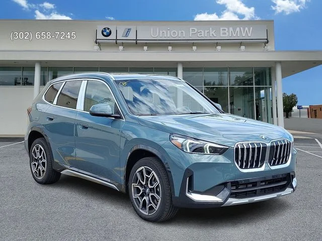 Used 2026 Cape York Green Metallic BMW xDrive28i image 3