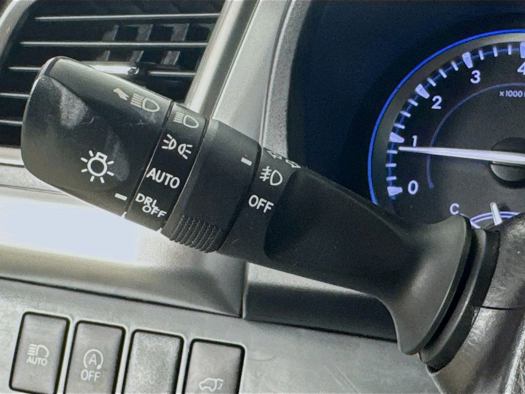 Used 2018 Gray Toyota XLE image 12