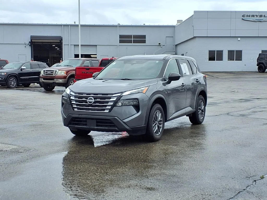 Used 2024 Nissan Rogue S with VIN 5N1BT3AA0RC699677 for sale in Kansas City