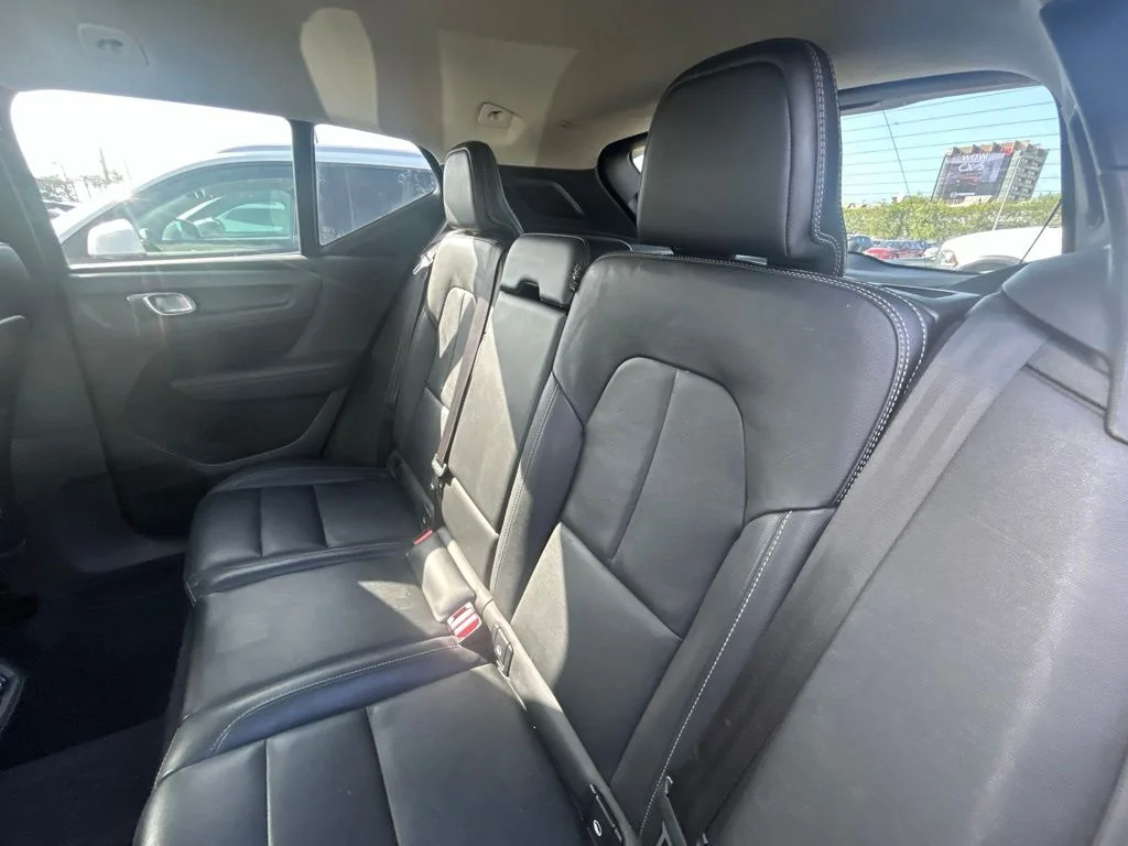 Used 2019  Volvo Momentum image 7