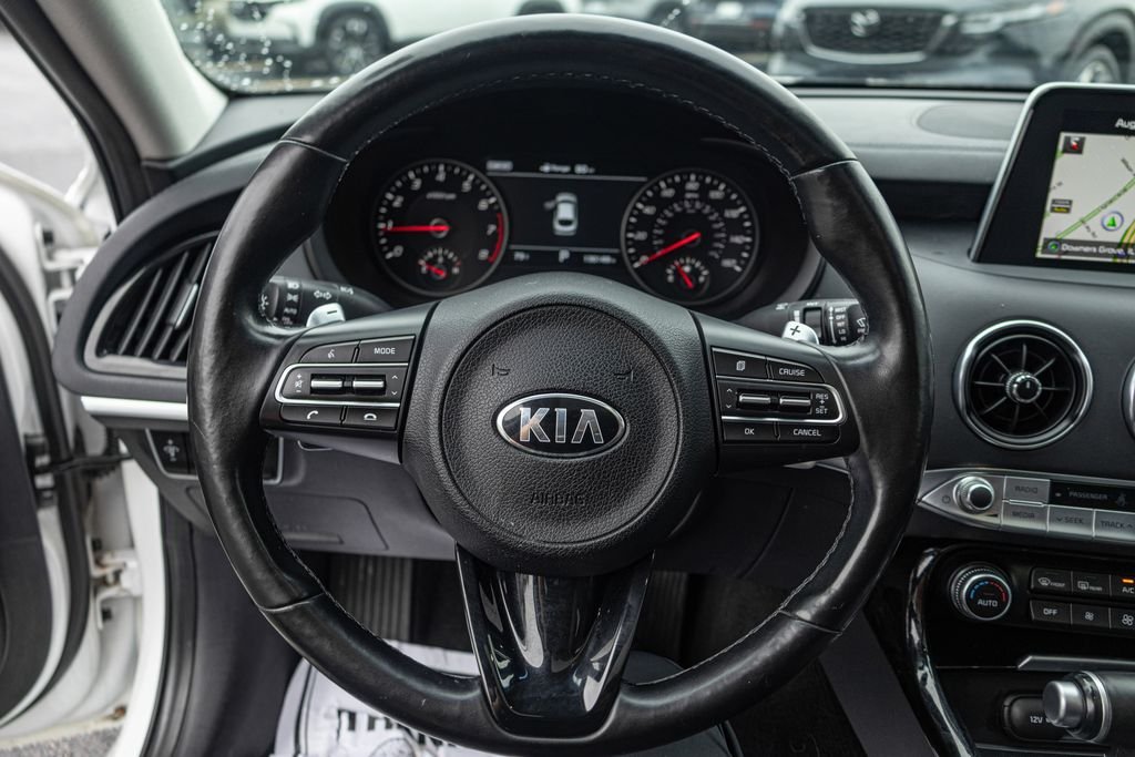Used 2018 White Kia Premium image 23