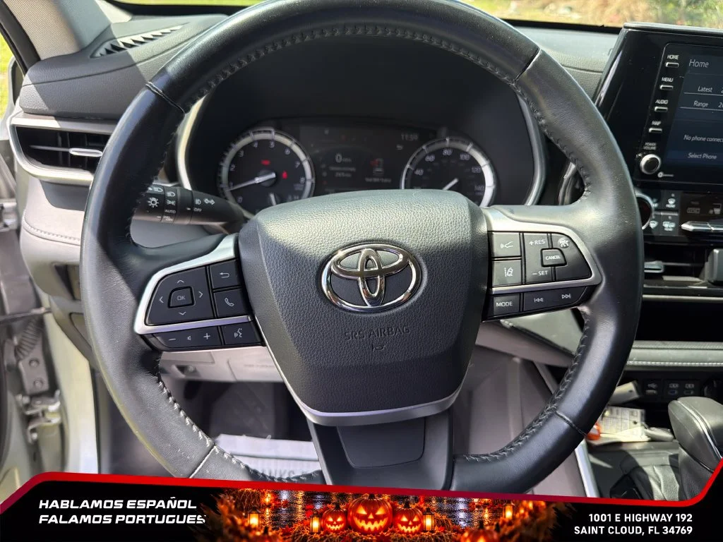 Used 2022 Silver Toyota XLE image 19