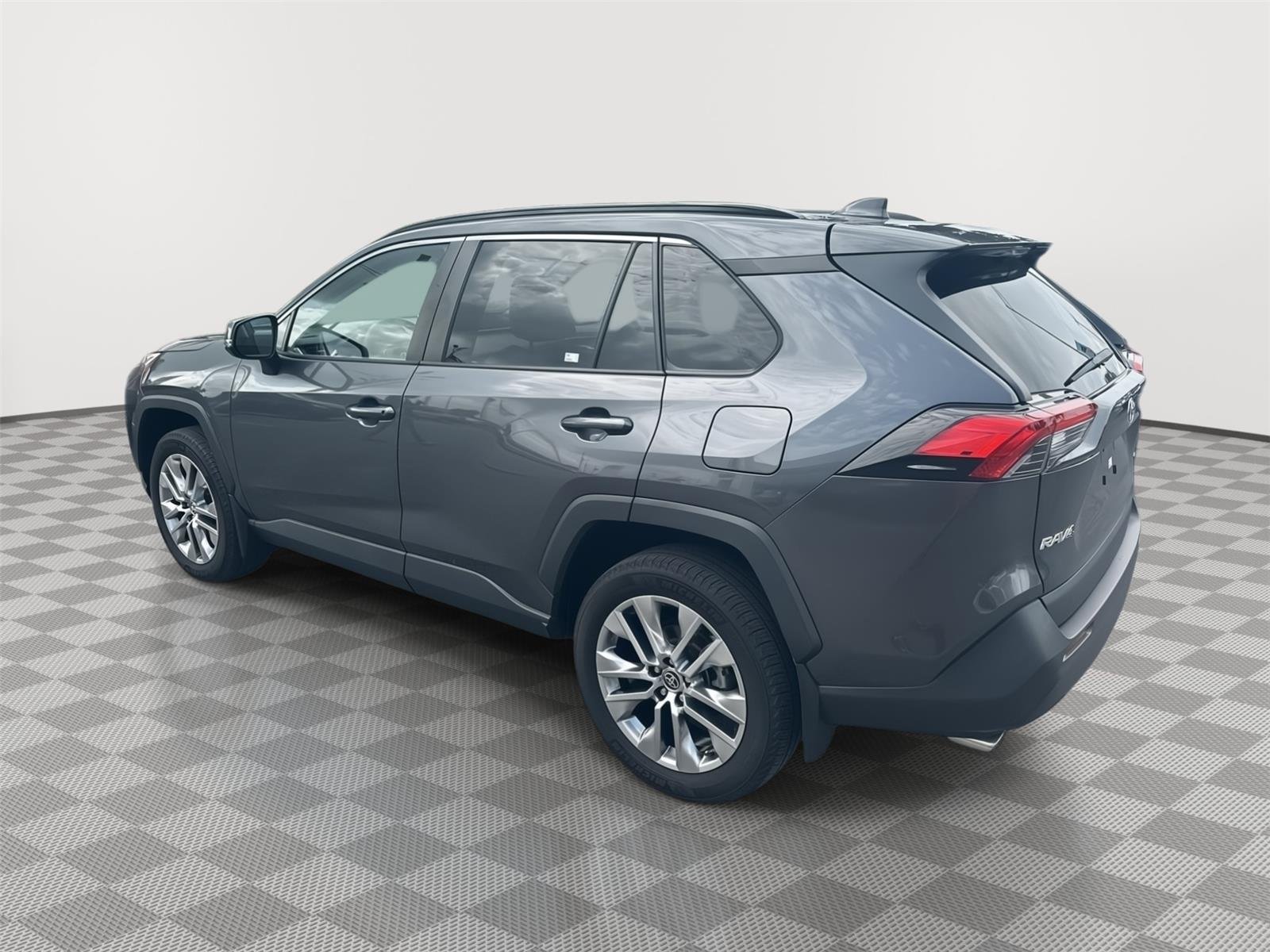 Used 2024 Magnetic Gray Metallic Toyota XLE Premium image 6