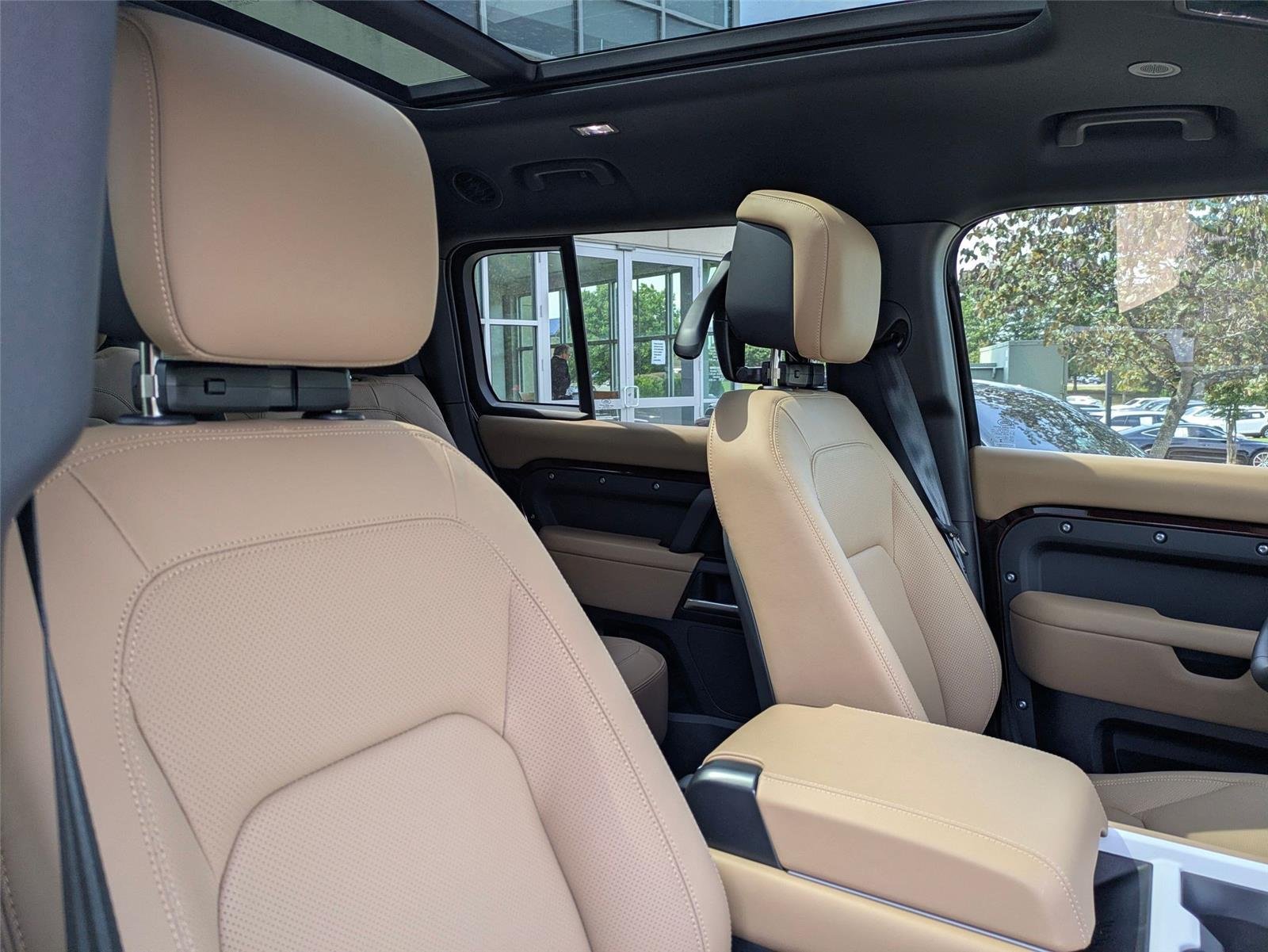 New 2026 Sedona Red Metallic Land Rover S image 38