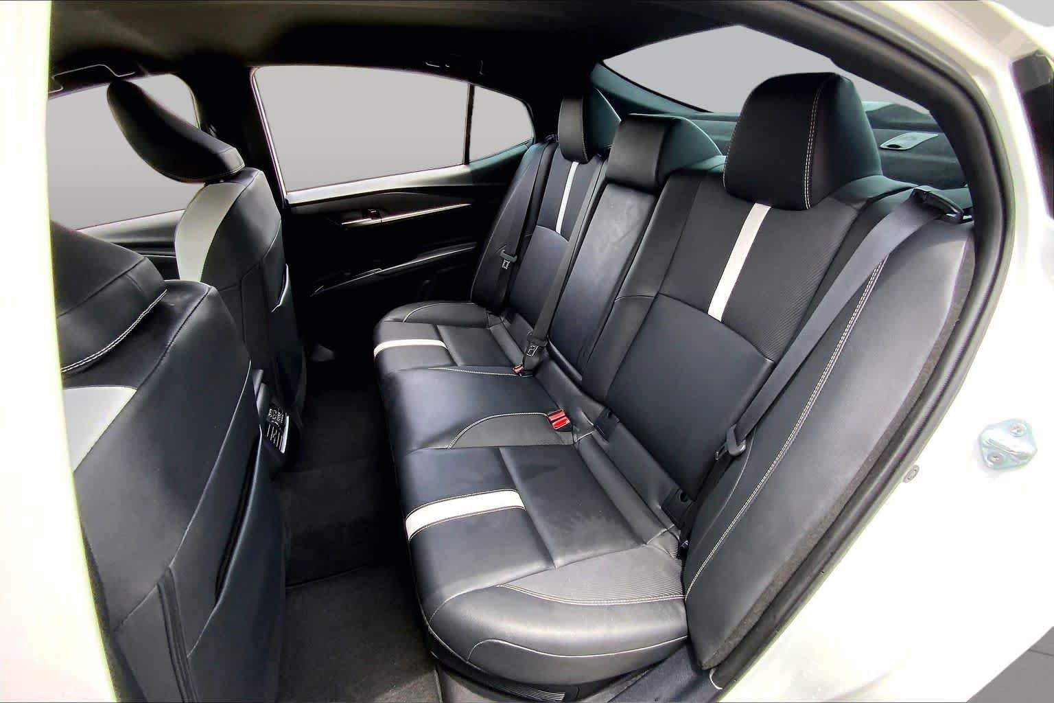 Used 2025 Ice Cap Toyota SE image 18