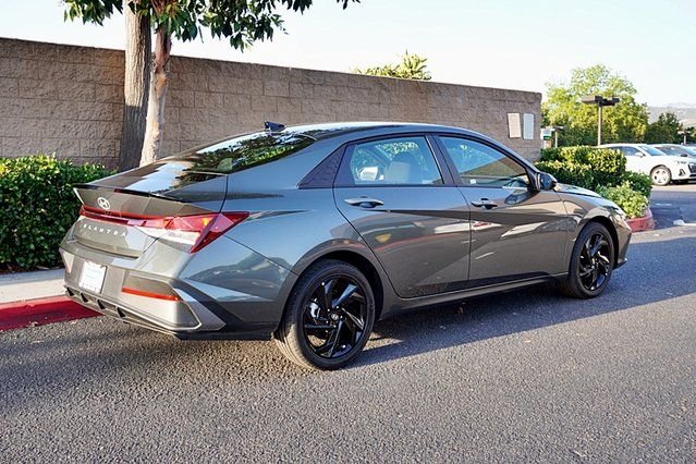 Used 2026 Gray Hyundai SEL Sport image 7