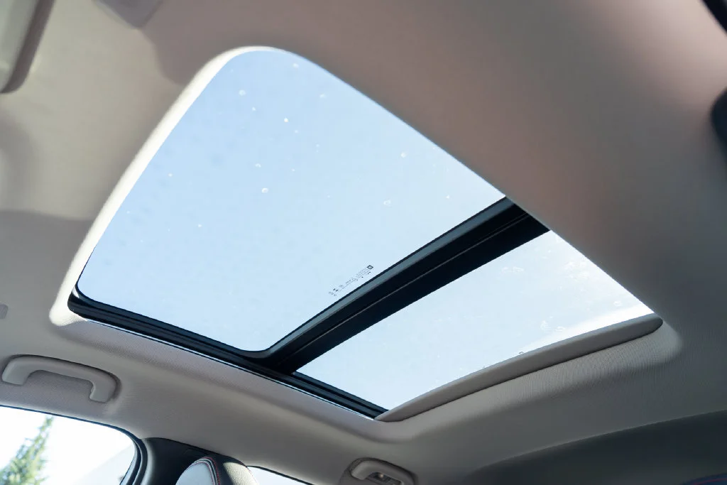 2027 Chevrolet Bolt RS - Photo 20