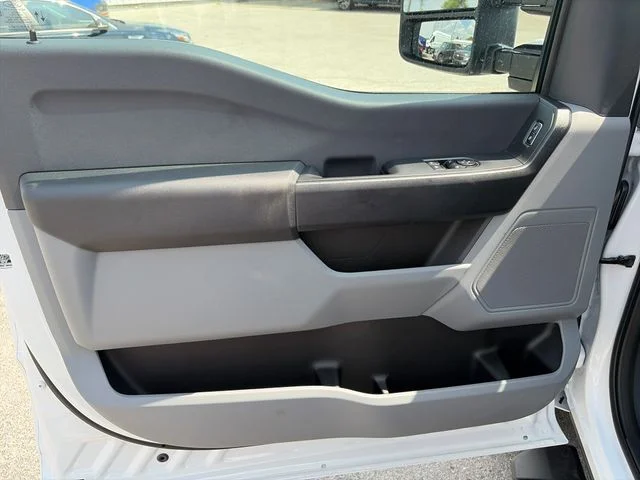 New 2027 Oxford White Ford F-350® XL image 11