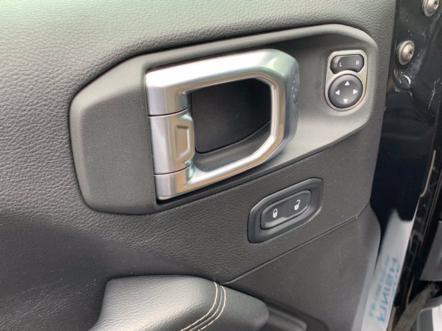 Used 2022 Black Jeep Unlimited Sahara image 11