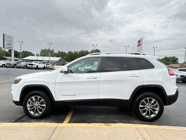 Used 2021 White Jeep Latitude Lux image 6