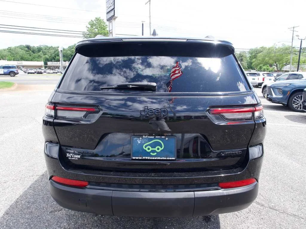 Certified Used 2022 Black Jeep Limited 4x4 image 7