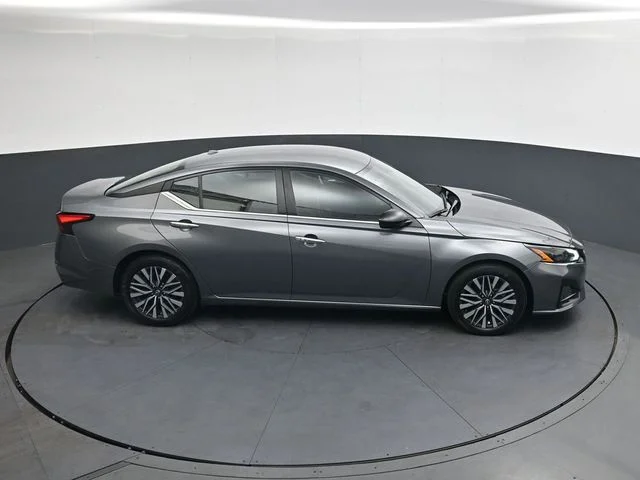 2025 Nissan Altima SV - Photo 23