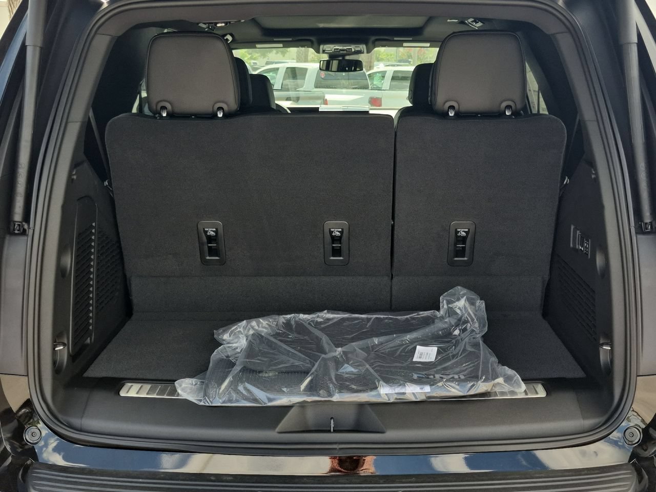 2026 GMC Yukon Denali - Photo 25