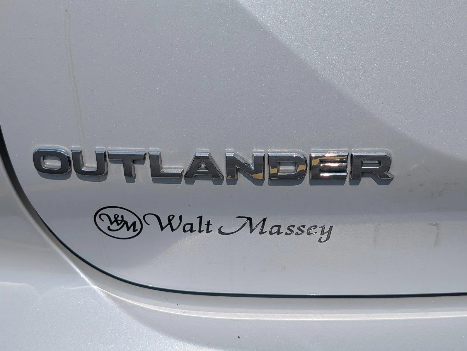 Used 2025 White Diamond Mitsubishi SE image 6